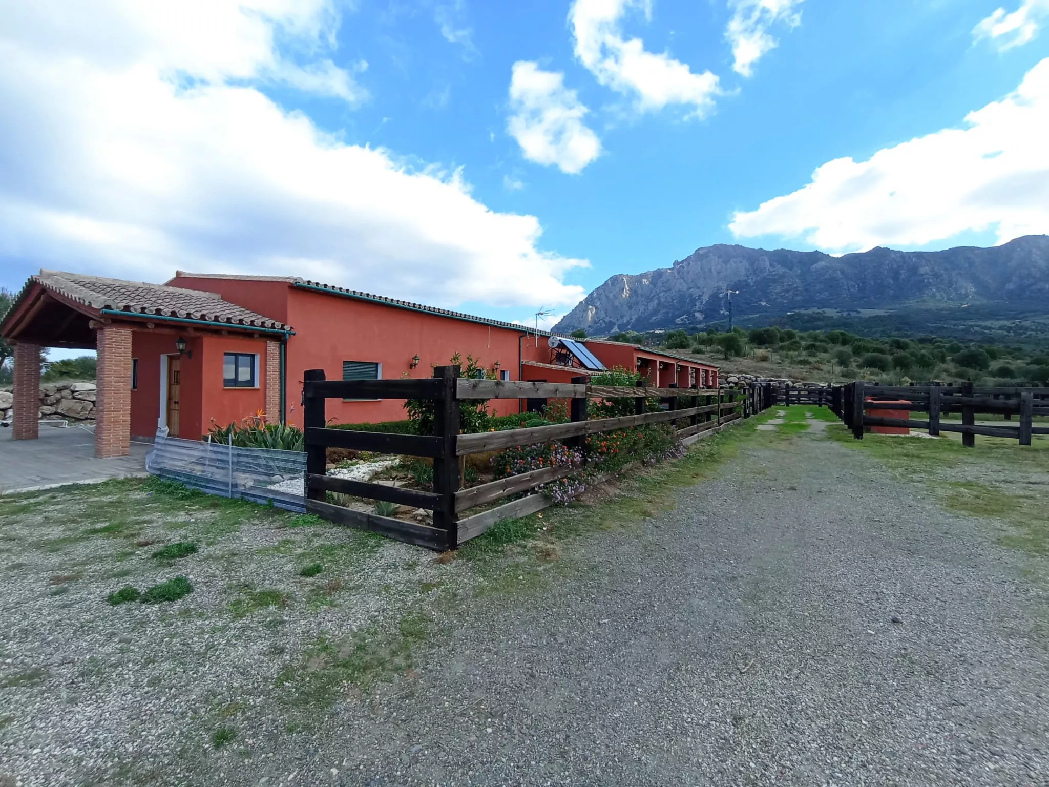 Extraordinaria finca de recreo con cuadras