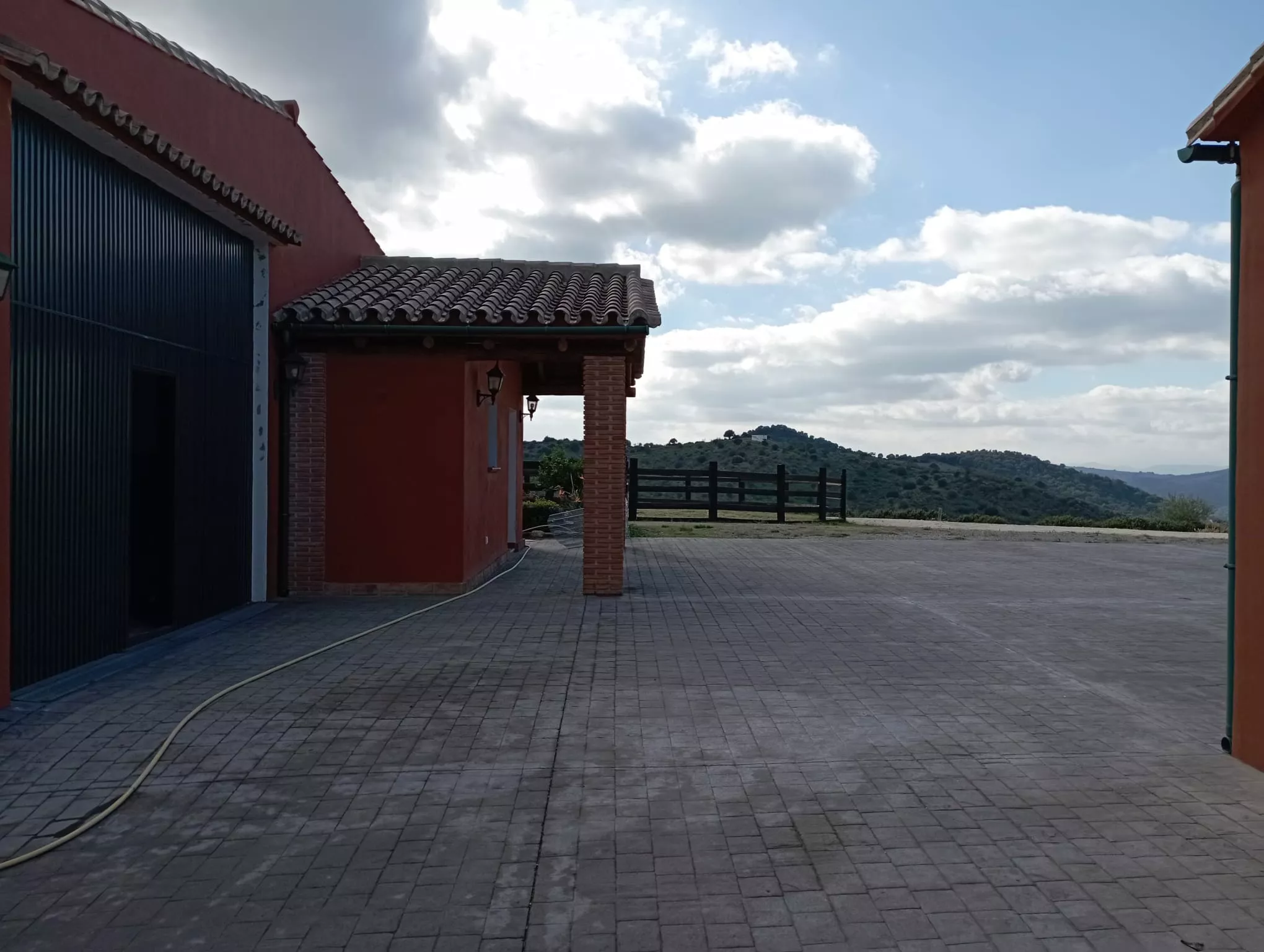 Extraordinaria finca de recreo con cuadras
