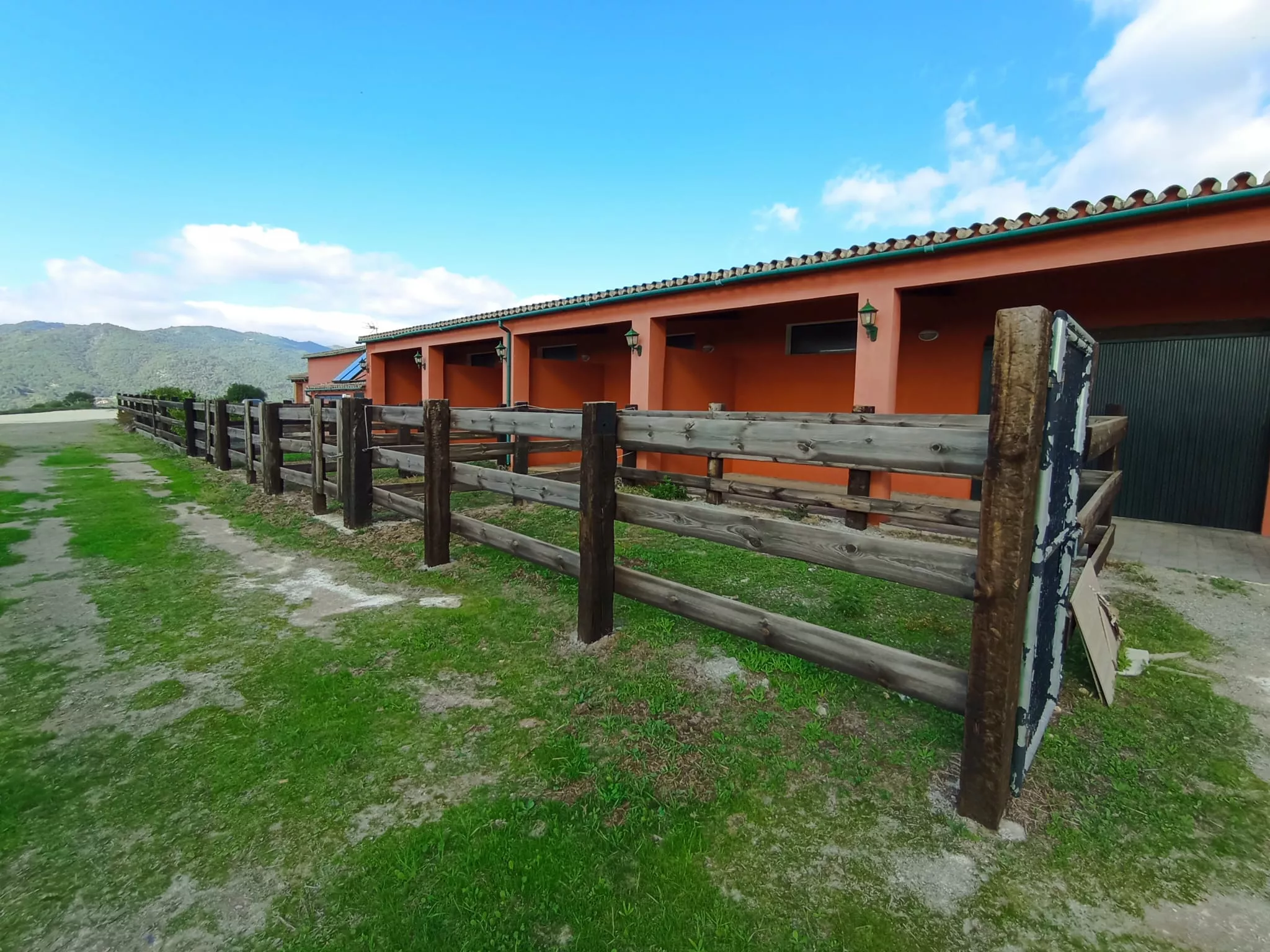 Extraordinaria finca de recreo con cuadras