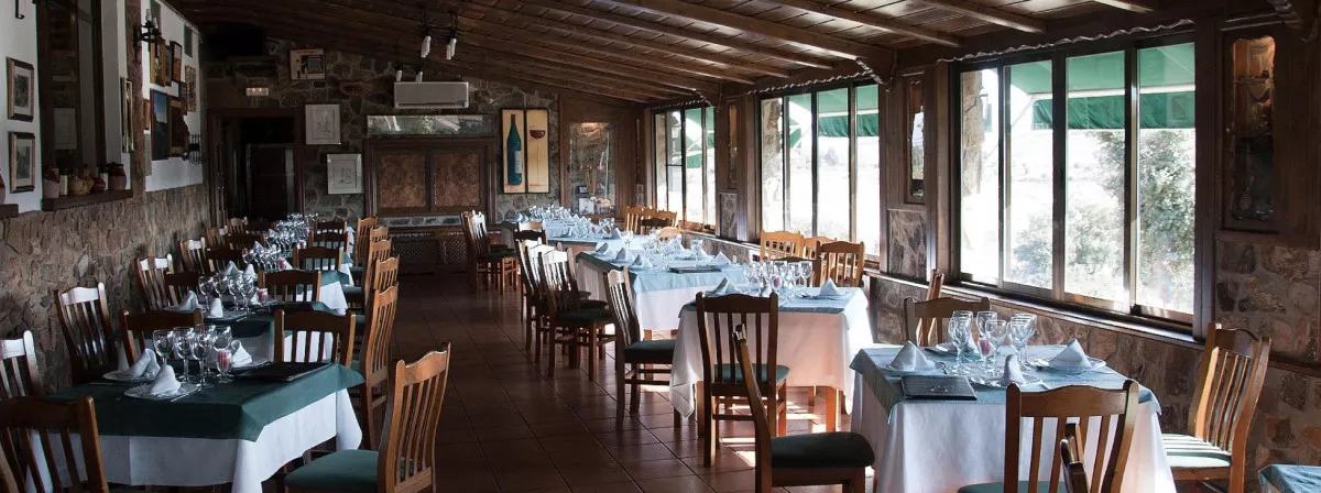 FINCA CON RESTAURANTE ORILLA EMBALSE