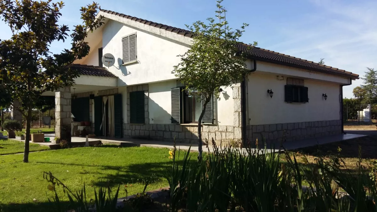 CHALET CON TERRENO