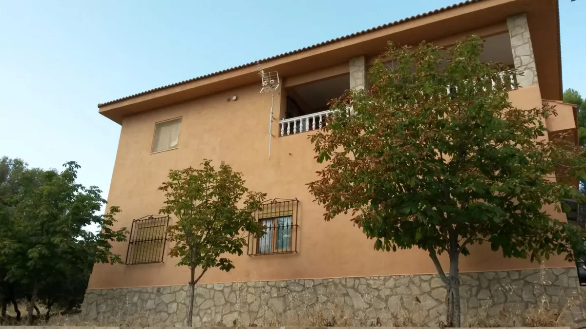 CHALET CON 260 OLIVOS EN SIERRA DE CAZORLA