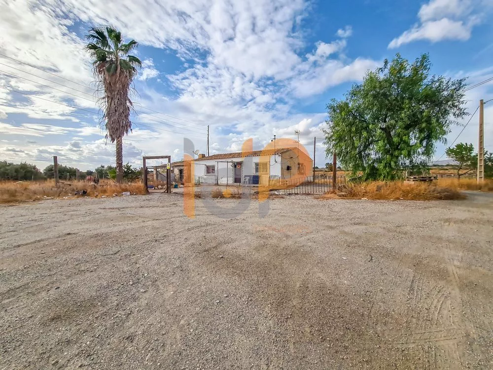 Finca de 6,5ha con nave y casa