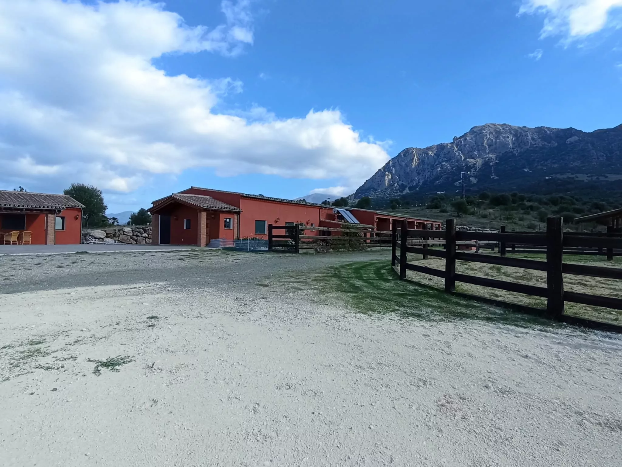 Extraordinaria finca de recreo con cuadras