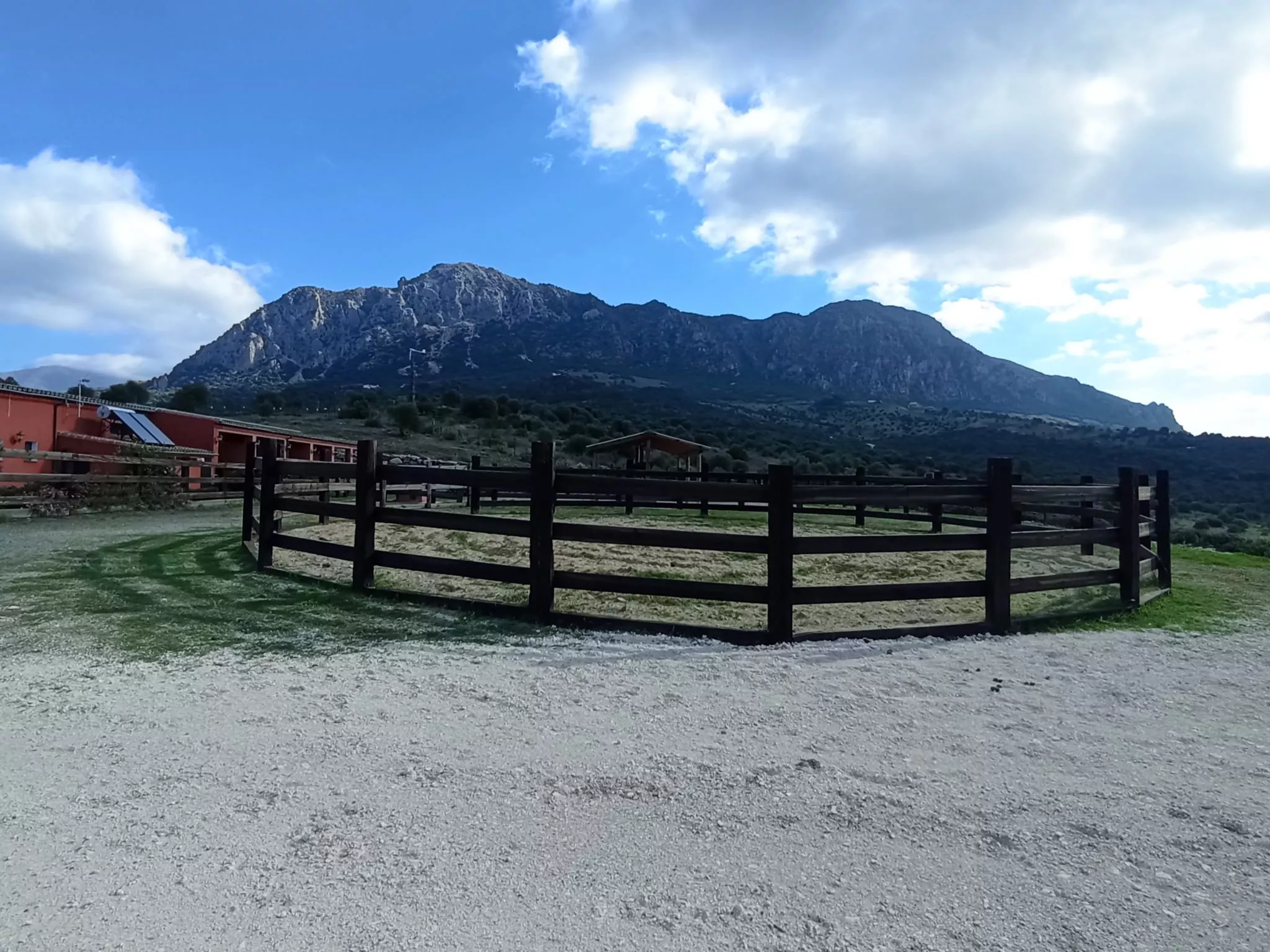 Extraordinaria finca de recreo con cuadras