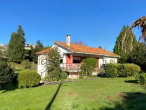 Se vende chalet con finca urbana