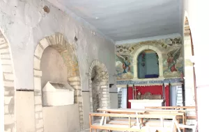 Masia medieval con viñedo en el Penedès