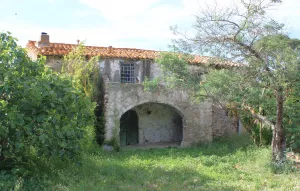 Masia rural y terreno en Empordà, Costa Brava