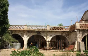 Finca con masia rural y viñedo en Barcelona.