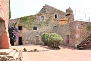 Masia medieval con terreno en Costa Brava